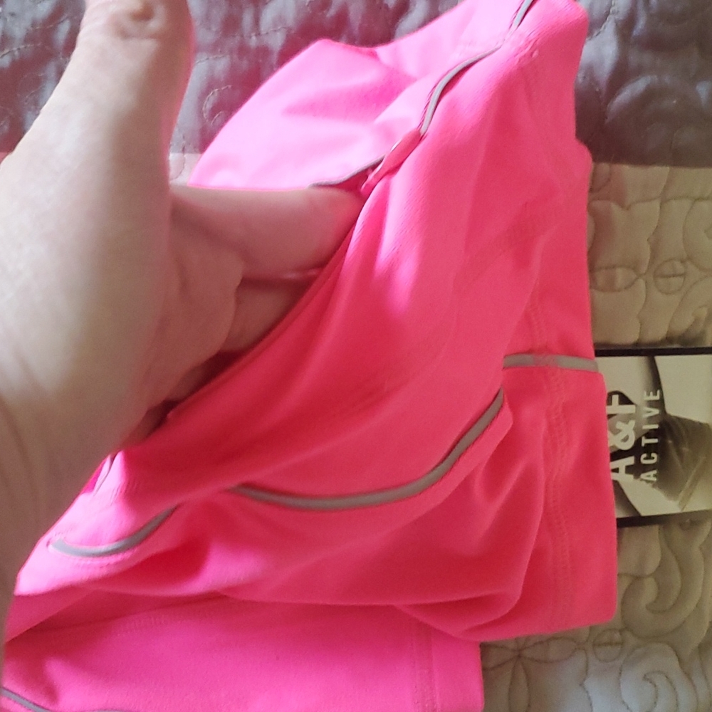 Brand new pink athletic abercombie shirt - Picture 7 of 9